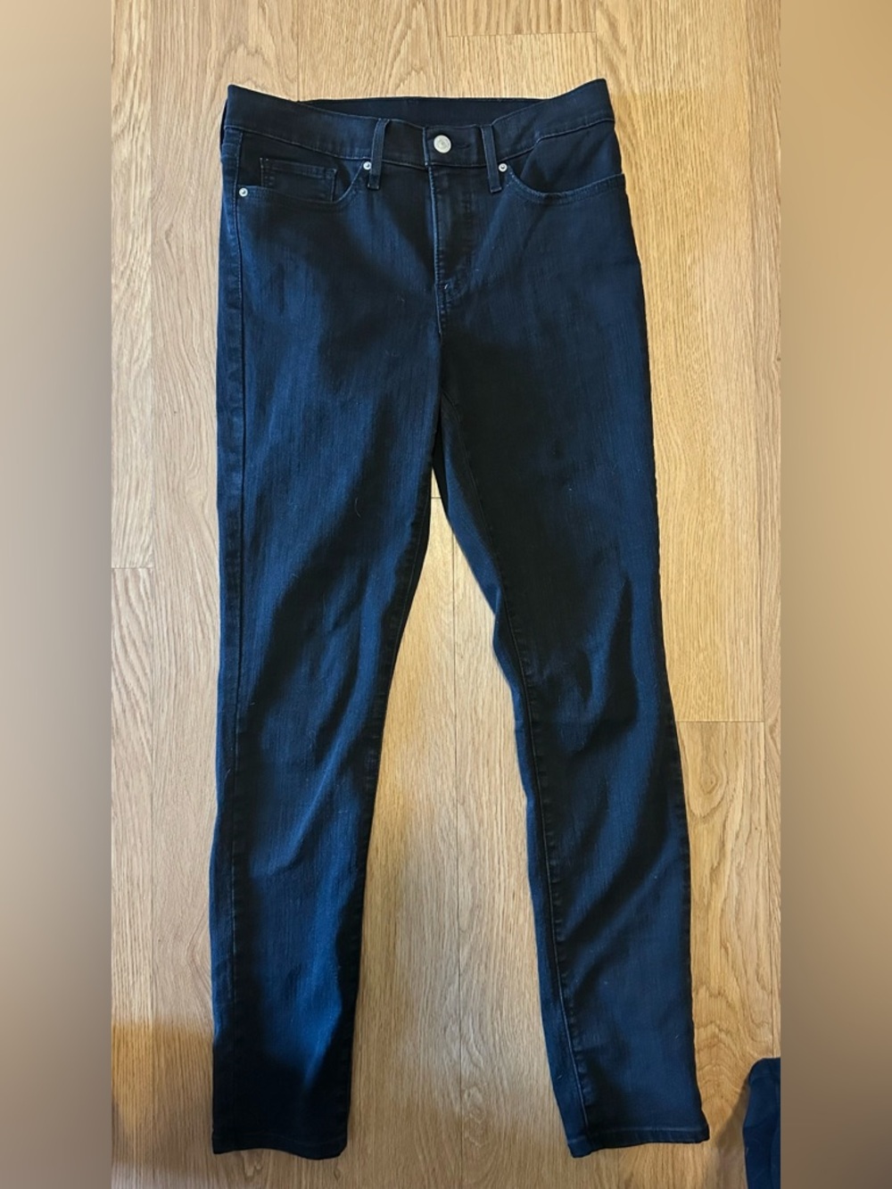 Levi's Women's Black Skinny Stretch Jeans Straight Leg 28x30 size small slim